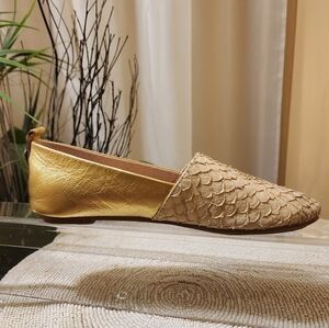 haus of harlow gold flats size 36 like new